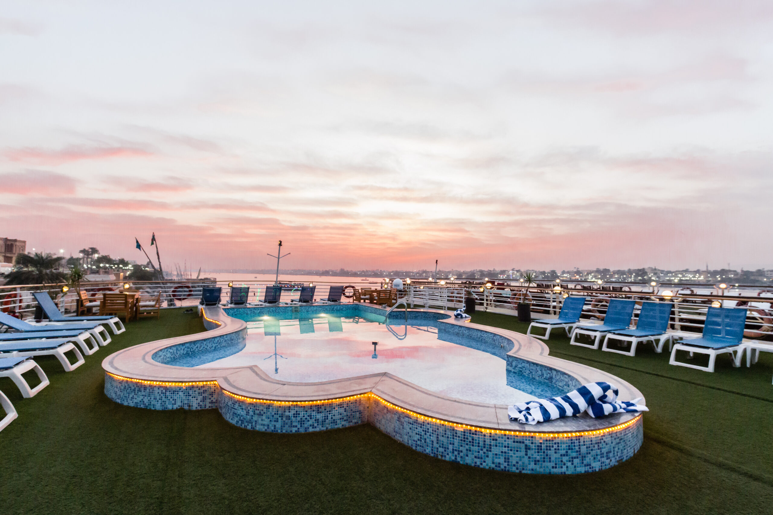 الأقصر إلي أسوان